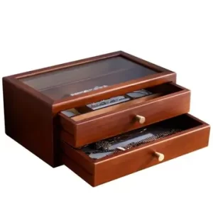 Smyckeskrin i trä med lådor